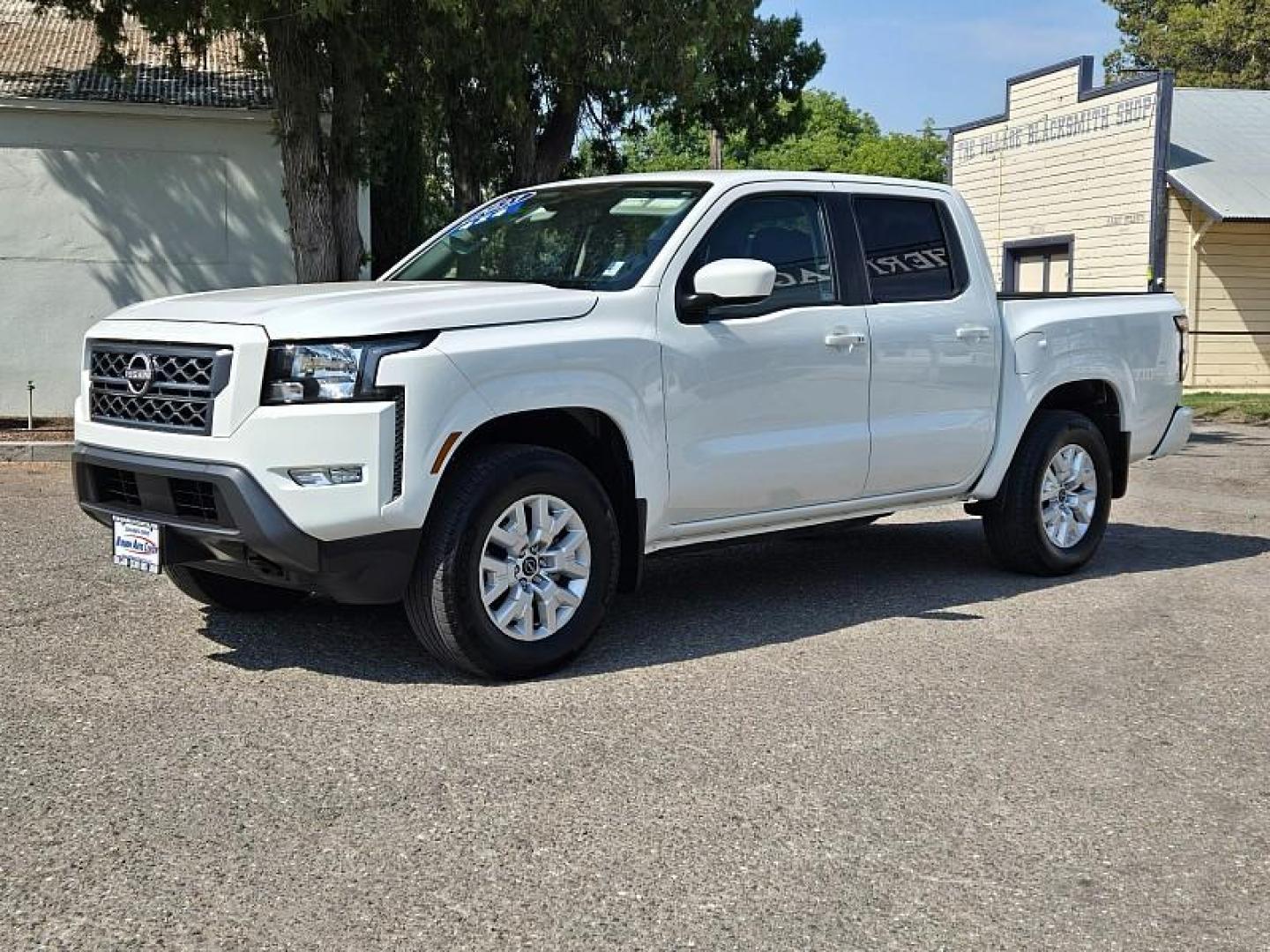 2023 WHITE Nissan Frontier (1N6ED1EKXPN) with an V6 3.8 Liter engine, Automatic 9-Spd transmission, located at 246 E Walker St., Orland, 95963, (530) 865-5800, 39.747589, -122.178398 - Photo#3
