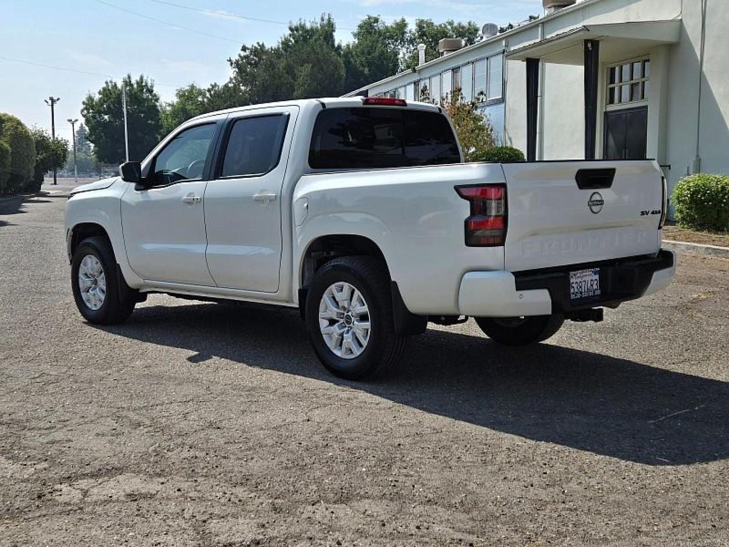 2023 WHITE Nissan Frontier (1N6ED1EKXPN) with an V6 3.8 Liter engine, Automatic 9-Spd transmission, located at 246 E Walker St., Orland, 95963, (530) 865-5800, 39.747589, -122.178398 - Photo#5