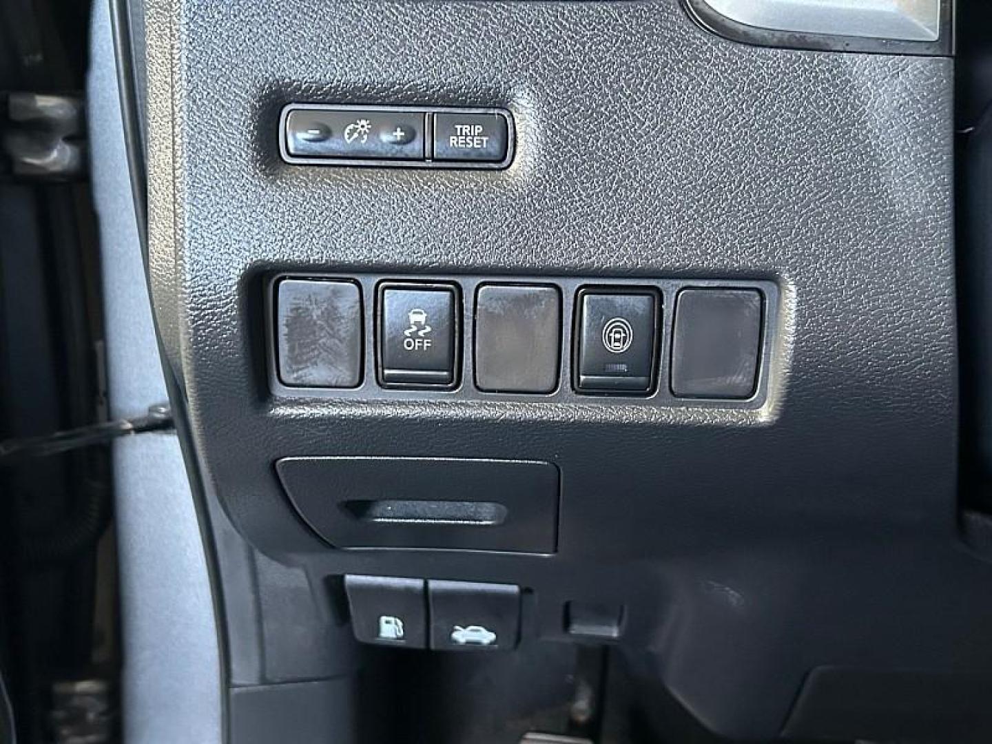 2023 GRAY Nissan Murano (5N1AZ2BJ5PC) with an V6 3.5 Liter engine, Automatic Xtronic CVT transmission, located at 412 Auto Vista Drive, Palmdale, 93551, (661) 945-0620, 34.592636, -118.136681 - Photo#24
