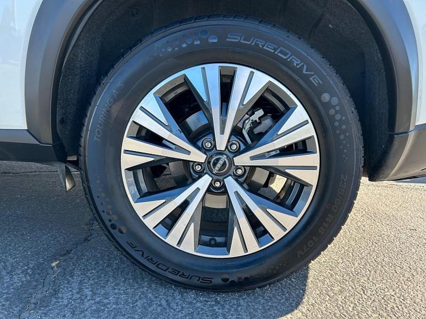 2023 WHITE Nissan Rogue (JN8BT3BB2PW) with an 3-Cyl Turbo 1.5 Liter engine, Automatic CVT w/Xtronic transmission, located at 412 Auto Vista Drive, Palmdale, 93551, (661) 945-0620, 34.592636, -118.136681 - Photo#19