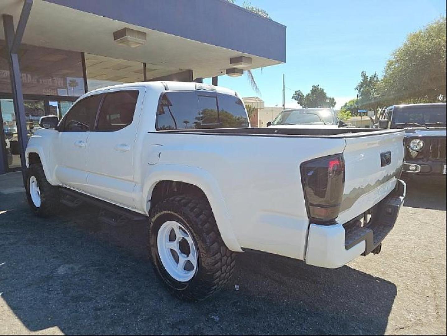 2023 WHITE Toyota Tacoma 2WD (3TMAZ5CN6PM) with an V6 3.5 Liter engine, Automatic 6-Spd transmission, located at 412 Auto Vista Drive, Palmdale, 93551, (661) 945-0620, 34.592636, -118.136681 - Photo#4