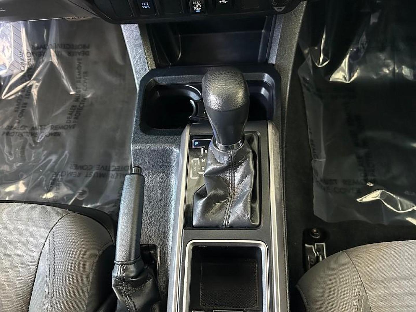 2023 WHITE Toyota Tacoma 2WD (3TMAZ5CN6PM) with an V6 3.5 Liter engine, Automatic 6-Spd transmission, located at 412 Auto Vista Drive, Palmdale, 93551, (661) 945-0620, 34.592636, -118.136681 - Photo#21