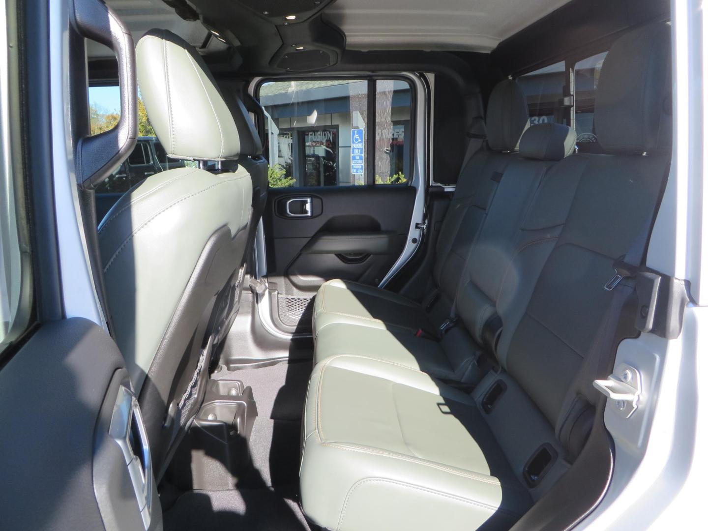2024 SILVER Jeep Gladiator Mojave X (1C6JJTEG4RL) with an 3.6L V6 DOHC 24V engine, 6M transmission, located at 2630 Grass Valley Highway, Auburn, CA, 95603, (530) 508-5100, 38.937893, -121.095482 - Gladiator Mojave X featuring JKS suspension, Method MR315 wheels, and 37" Toyo MT tires, - Photo#42