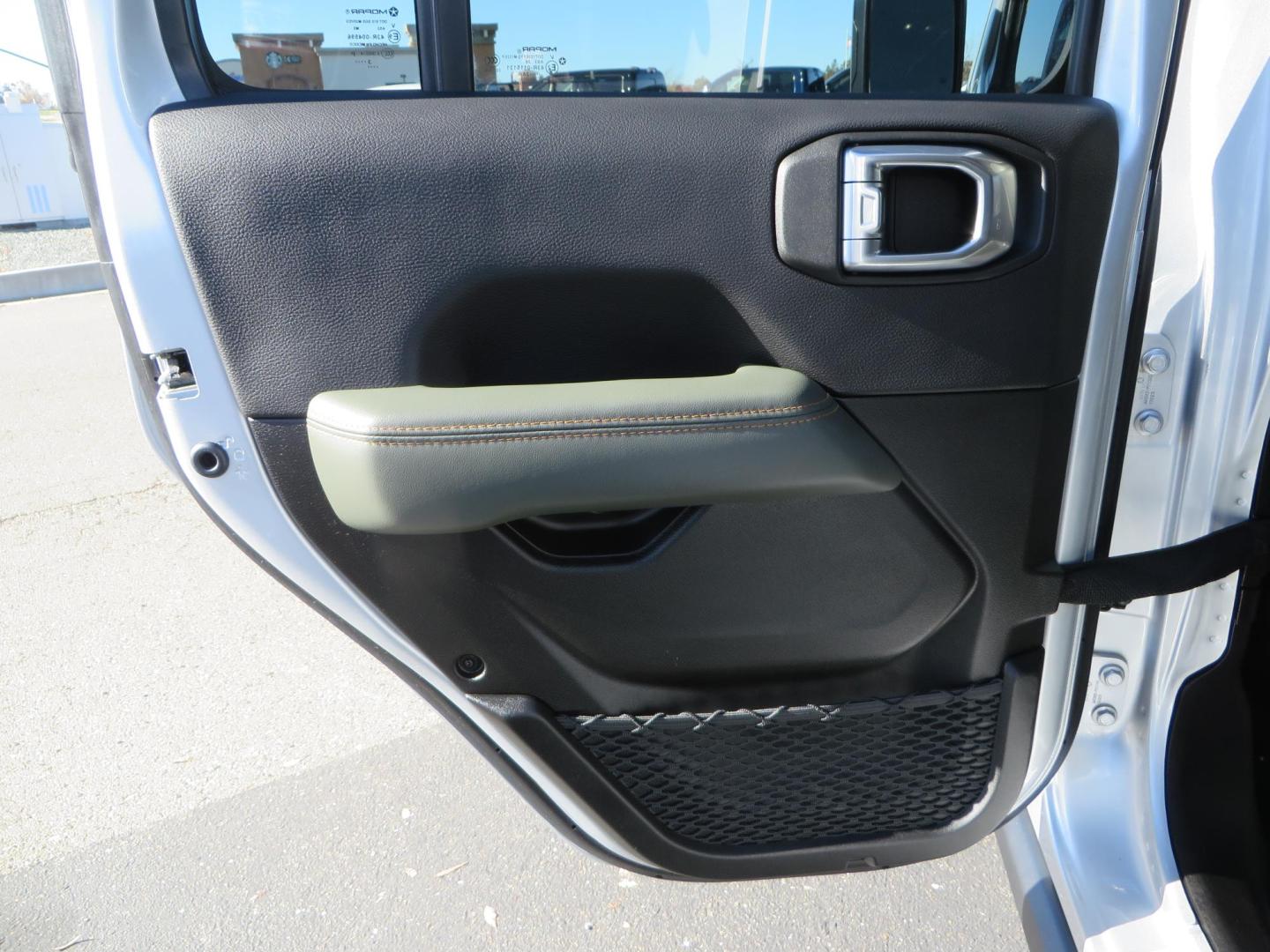 2024 SILVER Jeep Gladiator Mojave X (1C6JJTEG4RL) with an 3.6L V6 DOHC 24V engine, 6M transmission, located at 2630 Grass Valley Highway, Auburn, CA, 95603, (530) 508-5100, 38.937893, -121.095482 - Gladiator Mojave X featuring JKS suspension, Method MR315 wheels, and 37" Toyo MT tires, - Photo#43