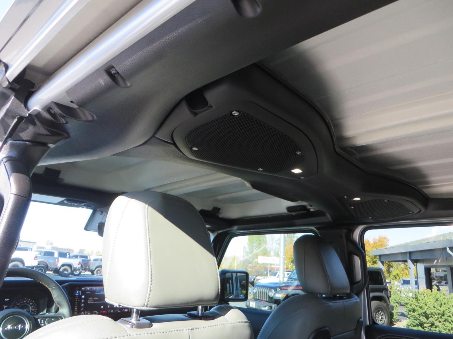 2024 SILVER Jeep Gladiator Mojave X (1C6JJTEG4RL) with an 3.6L V6 DOHC 24V engine, 6M transmission, located at 2630 Grass Valley Highway, Auburn, CA, 95603, (530) 508-5100, 38.937893, -121.095482 - Gladiator Mojave X featuring JKS suspension, Method MR315 wheels, and 37" Toyo MT tires, - Photo#46