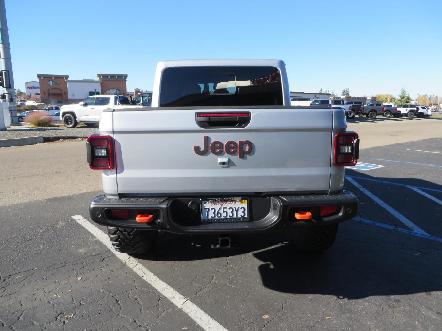 2024 SILVER Jeep Gladiator Mojave X (1C6JJTEG4RL) with an 3.6L V6 DOHC 24V engine, 6M transmission, located at 2630 Grass Valley Highway, Auburn, CA, 95603, (530) 508-5100, 38.937893, -121.095482 - Gladiator Mojave X featuring JKS suspension, Method MR315 wheels, and 37" Toyo MT tires, - Photo#5