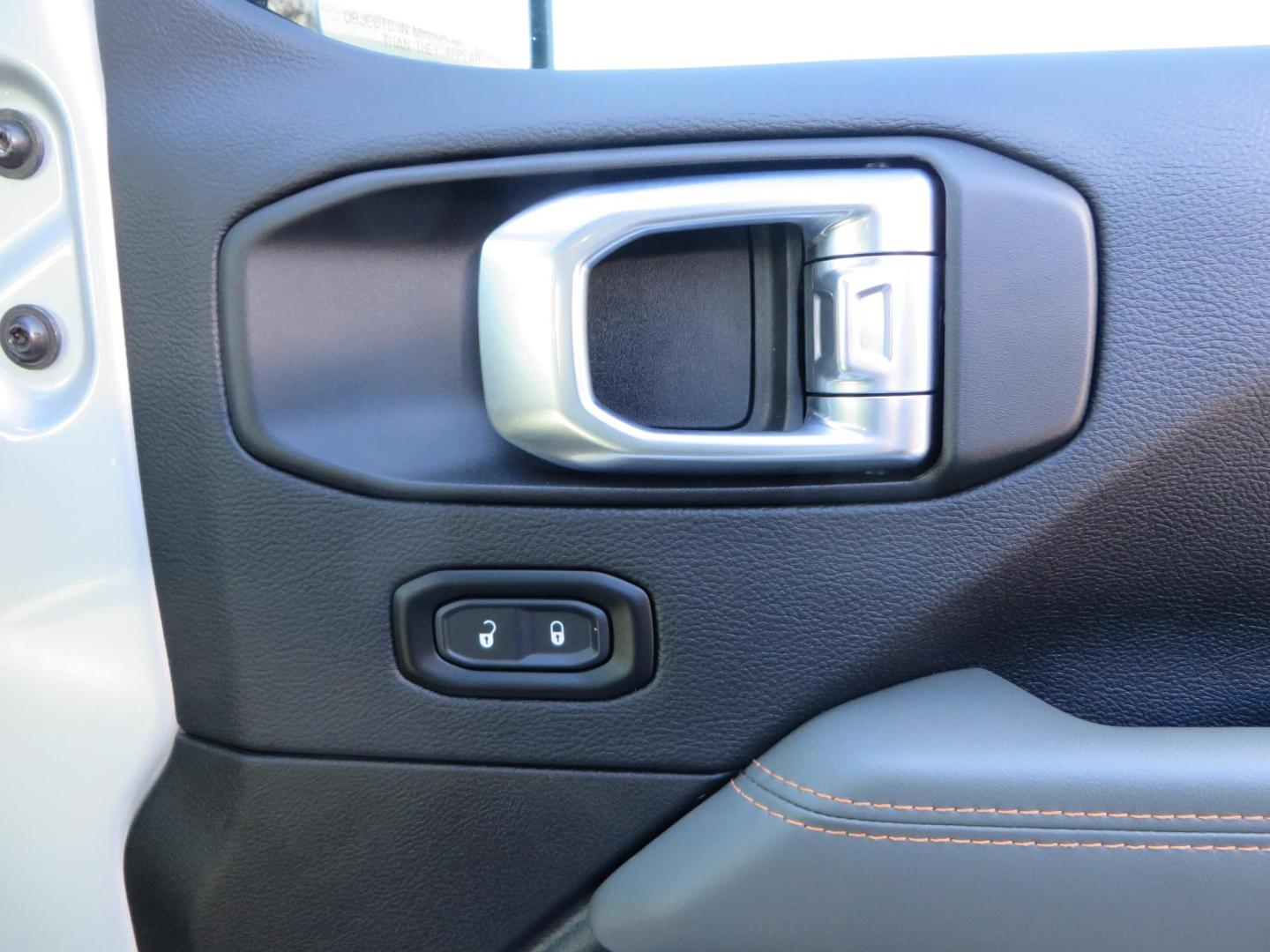 2024 SILVER Jeep Gladiator Mojave X (1C6JJTEG4RL) with an 3.6L V6 DOHC 24V engine, 6M transmission, located at 2630 Grass Valley Highway, Auburn, CA, 95603, (530) 508-5100, 38.937893, -121.095482 - Gladiator Mojave X featuring JKS suspension, Method MR315 wheels, and 37" Toyo MT tires, - Photo#51