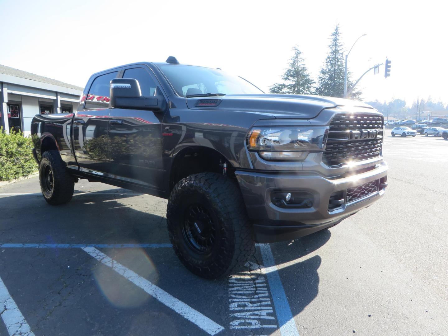 2024 CHARCOAL /BLACK RAM 2500 Big Horn Crew Cab SWB 4WD (3C6UR5DL7RG) with an 6.7L L6 OHV 24V TURBO DIESEL engine, 6A transmission, located at 2630 Grass Valley Highway, Auburn, CA, 95603, (530) 508-5100, 38.937893, -121.095482 - Leveled Ram sitting on 37" Toyo RT trail tires, 17" Method MR318 wheels, Fox 2.5 remote reservoir shock up front, Amp Power steps, and window tint. - Photo#1