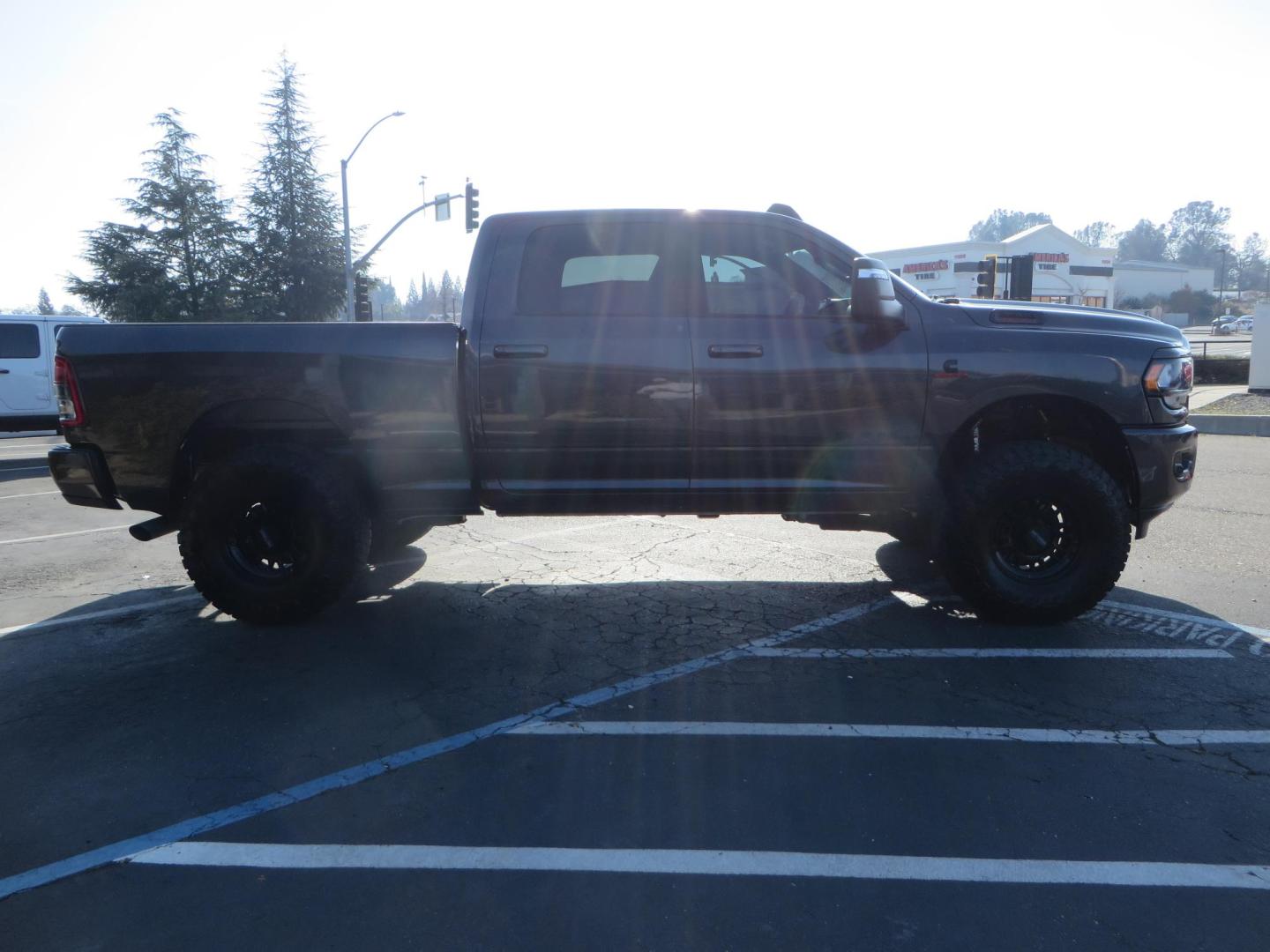 2024 CHARCOAL /BLACK RAM 2500 Big Horn Crew Cab SWB 4WD (3C6UR5DL7RG) with an 6.7L L6 OHV 24V TURBO DIESEL engine, 6A transmission, located at 2630 Grass Valley Highway, Auburn, CA, 95603, (530) 508-5100, 38.937893, -121.095482 - Leveled Ram sitting on 37" Toyo RT trail tires, 17" Method MR318 wheels, Fox 2.5 remote reservoir shock up front, Amp Power steps, and window tint. - Photo#2