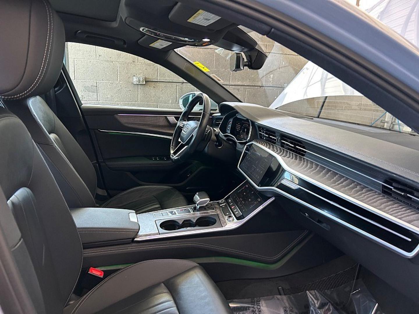 2024 WHITE Audi A6 Sedan (WAUE3BF2XRN) with an 4-Cyl Turbo 2.0L Hybrid engine, Automatic 7-Spd transmission, located at 412 Auto Vista Drive, Palmdale, 93551, (661) 945-0620, 34.592636, -118.136681- Photo#9