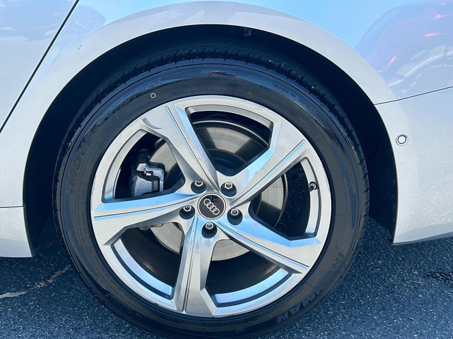 2024 WHITE Audi A6 Sedan (WAUE3BF2XRN) with an 4-Cyl Turbo 2.0L Hybrid engine, Automatic 7-Spd transmission, located at 412 Auto Vista Drive, Palmdale, 93551, (661) 945-0620, 34.592636, -118.136681- Photo#27