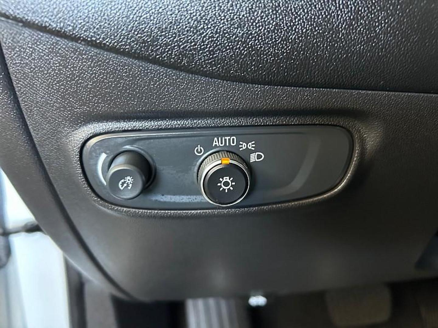 2024 WHITE Chevrolet Equinox (3GNAXKEGXRS) with an 4-Cyl Turbo 1.5 Liter engine, Automatic 6-Spd w/Overdrive transmission, located at 412 Auto Vista Drive, Palmdale, 93551, (661) 945-0620, 34.592636, -118.136681 - Photo#27