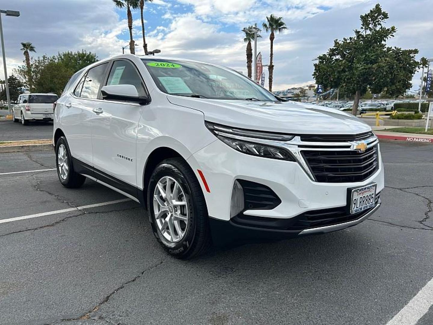 2024 WHITE Chevrolet Equinox (3GNAXKEG8RL) with an 4-Cyl Turbo 1.5 Liter engine, Automatic 6-Spd w/Overdrive transmission, located at 412 Auto Vista Drive, Palmdale, 93551, (661) 945-0620, 34.592636, -118.136681 - Photo#1