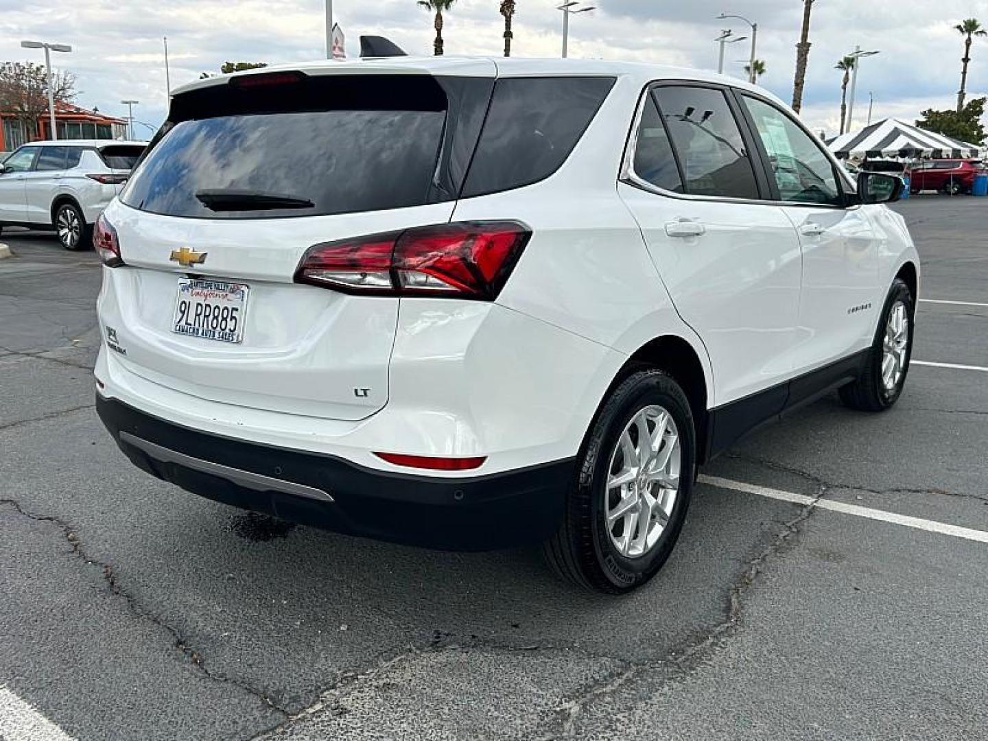 2024 WHITE Chevrolet Equinox (3GNAXKEG8RL) with an 4-Cyl Turbo 1.5 Liter engine, Automatic 6-Spd w/Overdrive transmission, located at 412 Auto Vista Drive, Palmdale, 93551, (661) 945-0620, 34.592636, -118.136681 - Photo#3