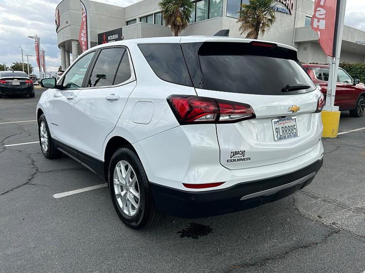 2024 WHITE Chevrolet Equinox (3GNAXKEG8RL) with an 4-Cyl Turbo 1.5 Liter engine, Automatic 6-Spd w/Overdrive transmission, located at 412 Auto Vista Drive, Palmdale, 93551, (661) 945-0620, 34.592636, -118.136681 - Photo#5