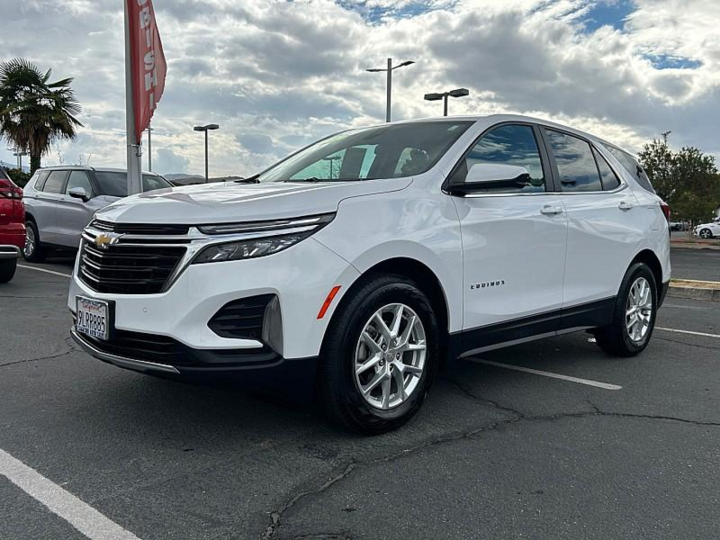 2024 WHITE Chevrolet Equinox (3GNAXKEG8RL) with an 4-Cyl Turbo 1.5 Liter engine, Automatic 6-Spd w/Overdrive transmission, located at 412 Auto Vista Drive, Palmdale, 93551, (661) 945-0620, 34.592636, -118.136681 - Photo#7