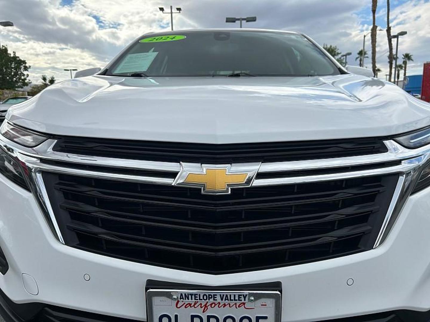 2024 WHITE Chevrolet Equinox (3GNAXKEG8RL) with an 4-Cyl Turbo 1.5 Liter engine, Automatic 6-Spd w/Overdrive transmission, located at 412 Auto Vista Drive, Palmdale, 93551, (661) 945-0620, 34.592636, -118.136681 - Photo#10