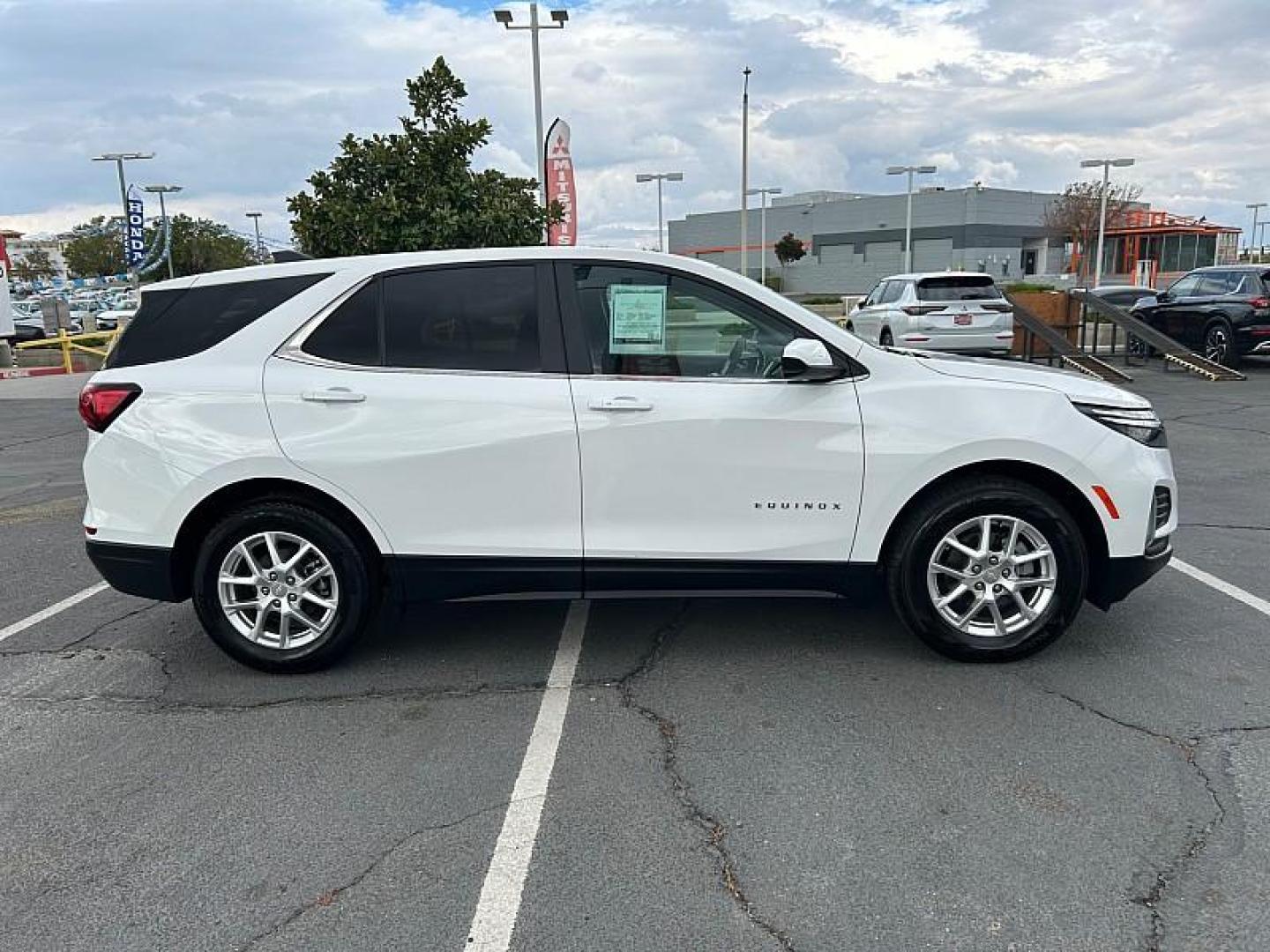 2024 WHITE Chevrolet Equinox (3GNAXKEG8RL) with an 4-Cyl Turbo 1.5 Liter engine, Automatic 6-Spd w/Overdrive transmission, located at 412 Auto Vista Drive, Palmdale, 93551, (661) 945-0620, 34.592636, -118.136681 - Photo#11