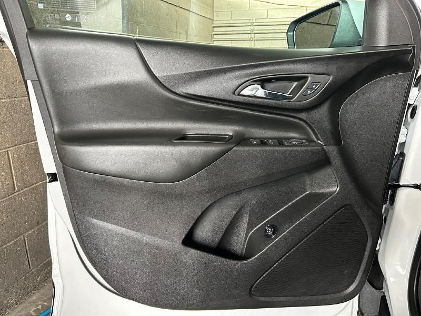 2024 WHITE Chevrolet Equinox (3GNAXKEG8RL) with an 4-Cyl Turbo 1.5 Liter engine, Automatic 6-Spd w/Overdrive transmission, located at 412 Auto Vista Drive, Palmdale, 93551, (661) 945-0620, 34.592636, -118.136681 - Photo#17