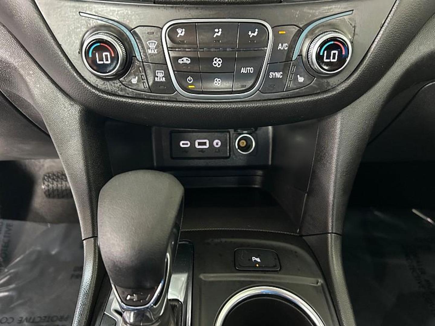 2024 WHITE Chevrolet Equinox (3GNAXKEG8RL) with an 4-Cyl Turbo 1.5 Liter engine, Automatic 6-Spd w/Overdrive transmission, located at 412 Auto Vista Drive, Palmdale, 93551, (661) 945-0620, 34.592636, -118.136681 - Photo#20