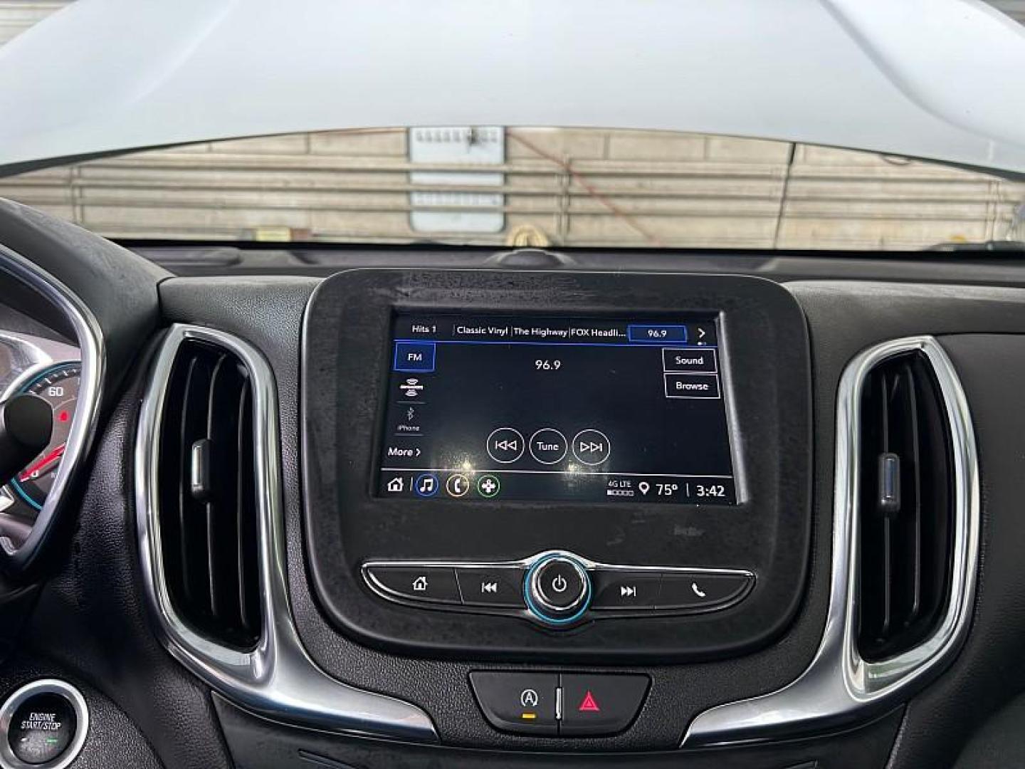 2024 WHITE Chevrolet Equinox (3GNAXKEG8RL) with an 4-Cyl Turbo 1.5 Liter engine, Automatic 6-Spd w/Overdrive transmission, located at 412 Auto Vista Drive, Palmdale, 93551, (661) 945-0620, 34.592636, -118.136681 - Photo#21