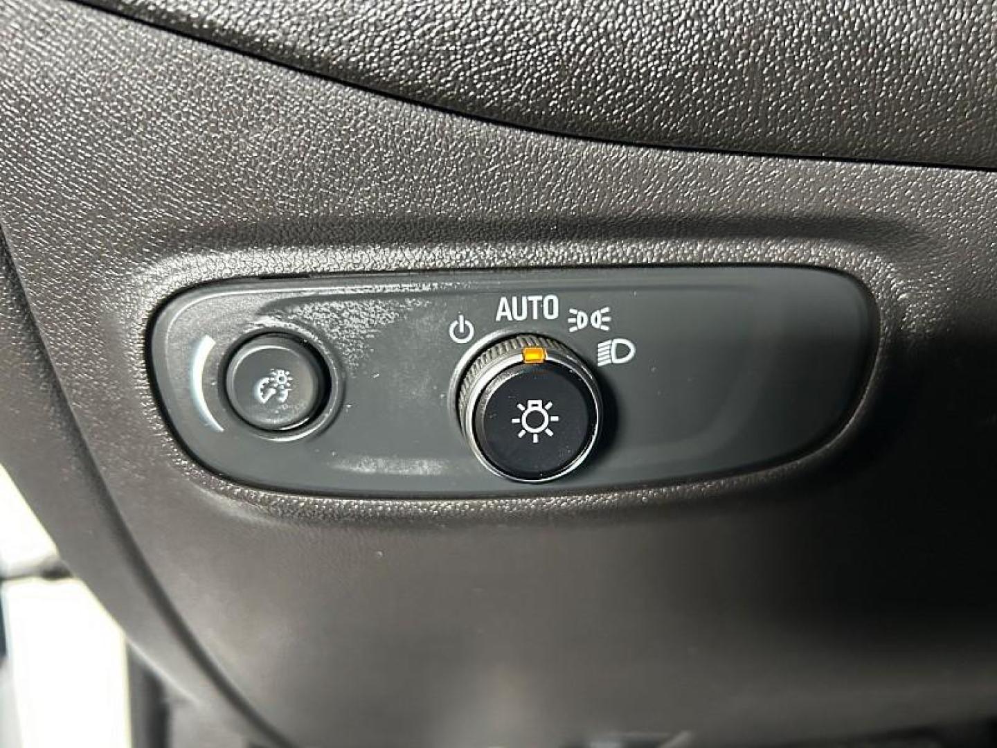 2024 WHITE Chevrolet Equinox (3GNAXKEG8RL) with an 4-Cyl Turbo 1.5 Liter engine, Automatic 6-Spd w/Overdrive transmission, located at 412 Auto Vista Drive, Palmdale, 93551, (661) 945-0620, 34.592636, -118.136681 - Photo#27