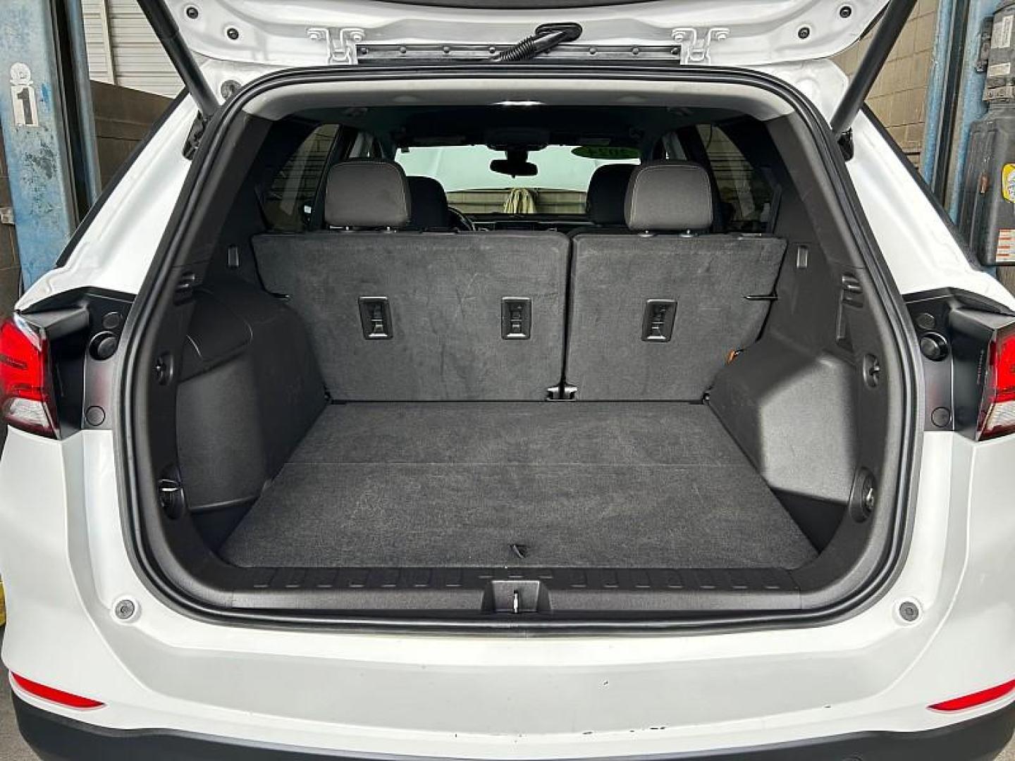 2024 WHITE Chevrolet Equinox (3GNAXKEG8RL) with an 4-Cyl Turbo 1.5 Liter engine, Automatic 6-Spd w/Overdrive transmission, located at 412 Auto Vista Drive, Palmdale, 93551, (661) 945-0620, 34.592636, -118.136681 - Photo#30