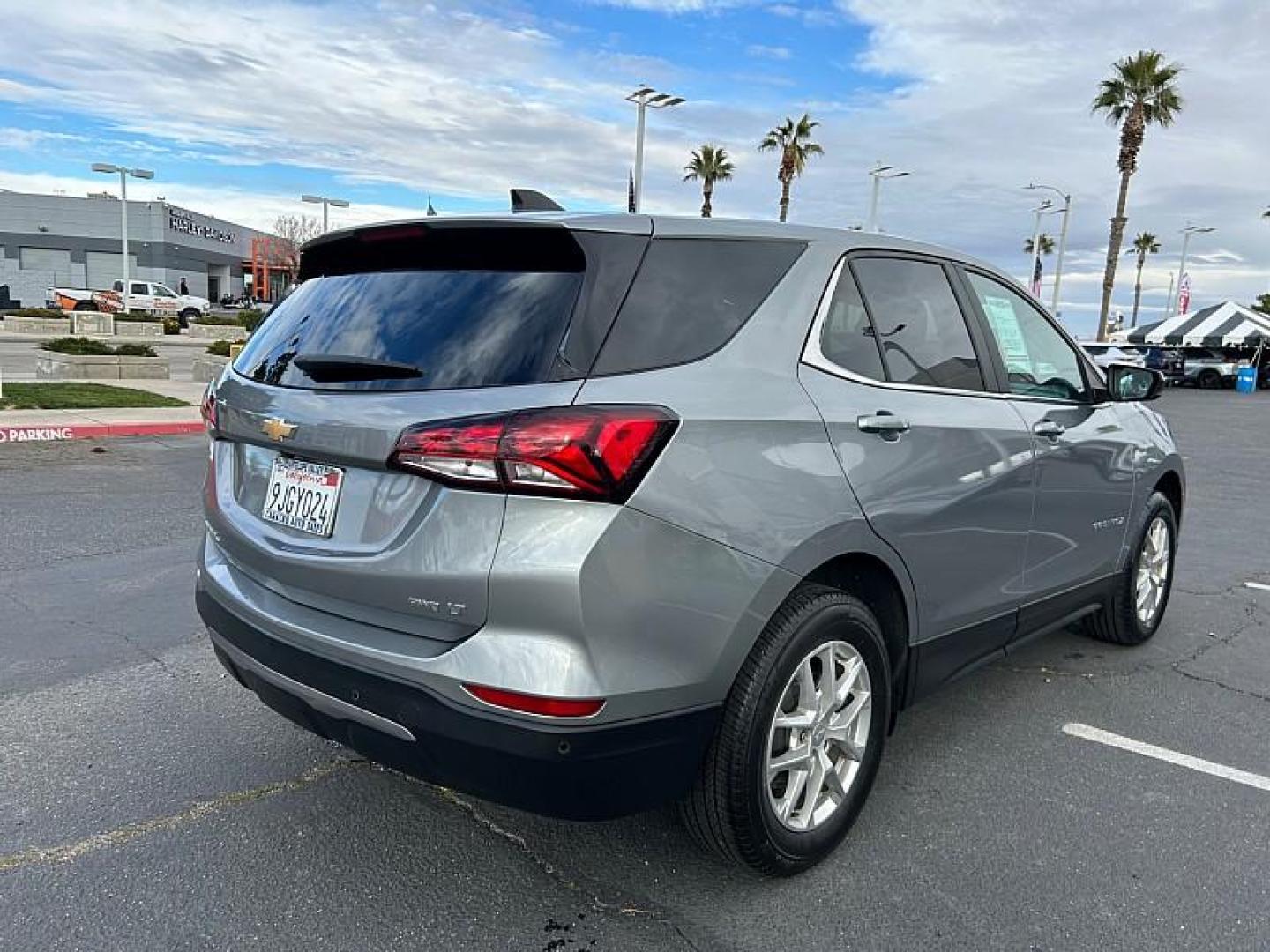 2024 SILVER Chevrolet Equinox (3GNAXUEGXRL) with an 4-Cyl Turbo 1.5 Liter engine, Automatic 6-Spd w/Overdrive transmission, located at 412 Auto Vista Drive, Palmdale, 93551, (661) 945-0620, 34.592636, -118.136681 - Photo#2