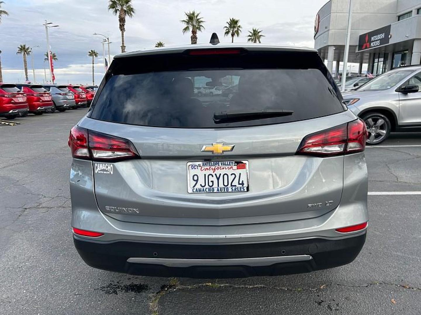 2024 SILVER Chevrolet Equinox (3GNAXUEGXRL) with an 4-Cyl Turbo 1.5 Liter engine, Automatic 6-Spd w/Overdrive transmission, located at 412 Auto Vista Drive, Palmdale, 93551, (661) 945-0620, 34.592636, -118.136681 - Photo#3