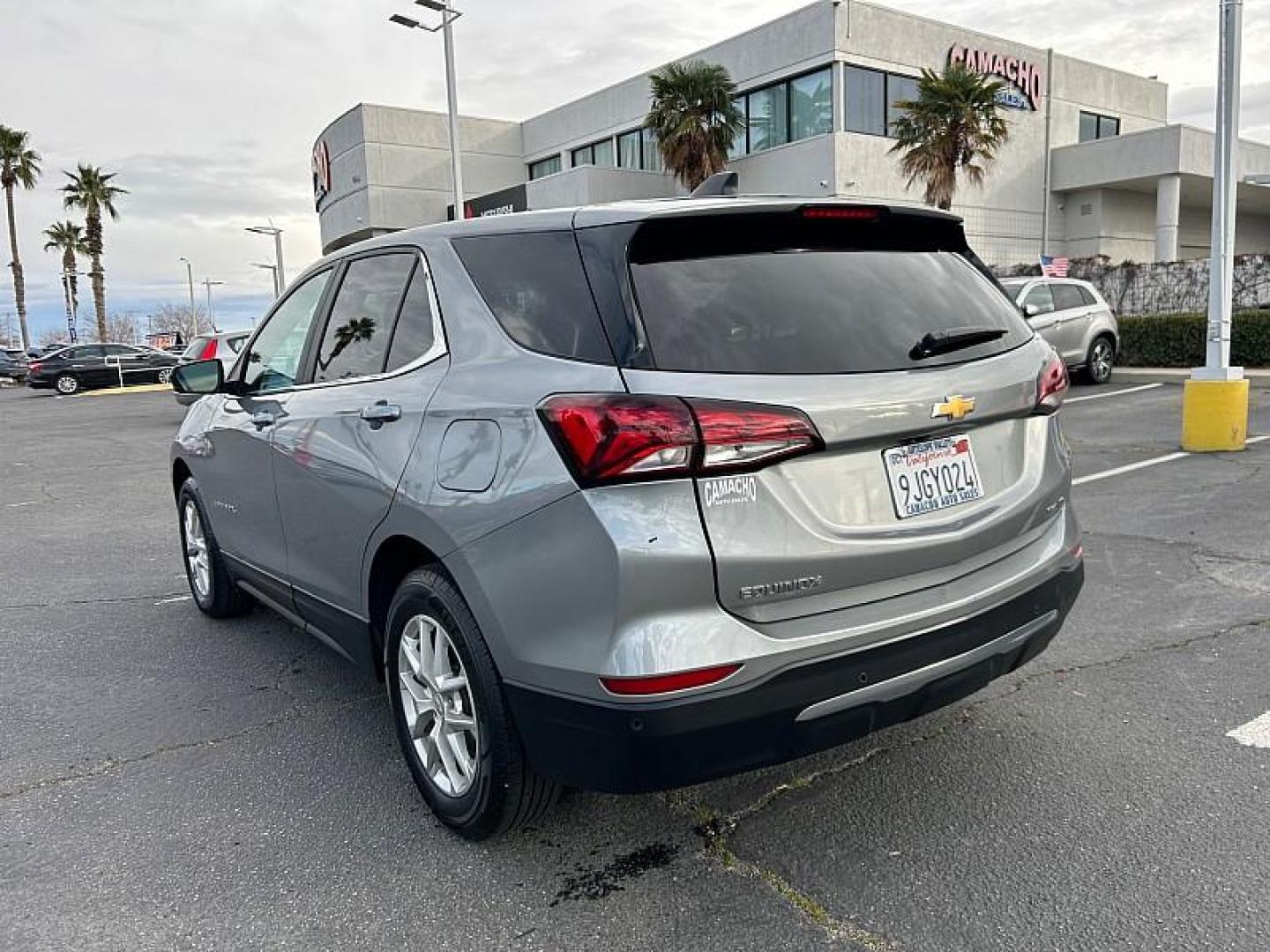 2024 SILVER Chevrolet Equinox (3GNAXUEGXRL) with an 4-Cyl Turbo 1.5 Liter engine, Automatic 6-Spd w/Overdrive transmission, located at 412 Auto Vista Drive, Palmdale, 93551, (661) 945-0620, 34.592636, -118.136681 - Photo#4
