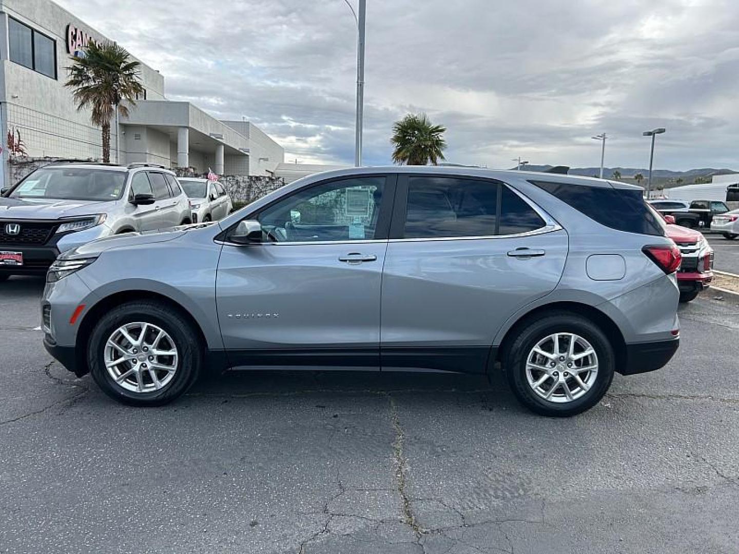 2024 SILVER Chevrolet Equinox (3GNAXUEGXRL) with an 4-Cyl Turbo 1.5 Liter engine, Automatic 6-Spd w/Overdrive transmission, located at 412 Auto Vista Drive, Palmdale, 93551, (661) 945-0620, 34.592636, -118.136681 - Photo#5
