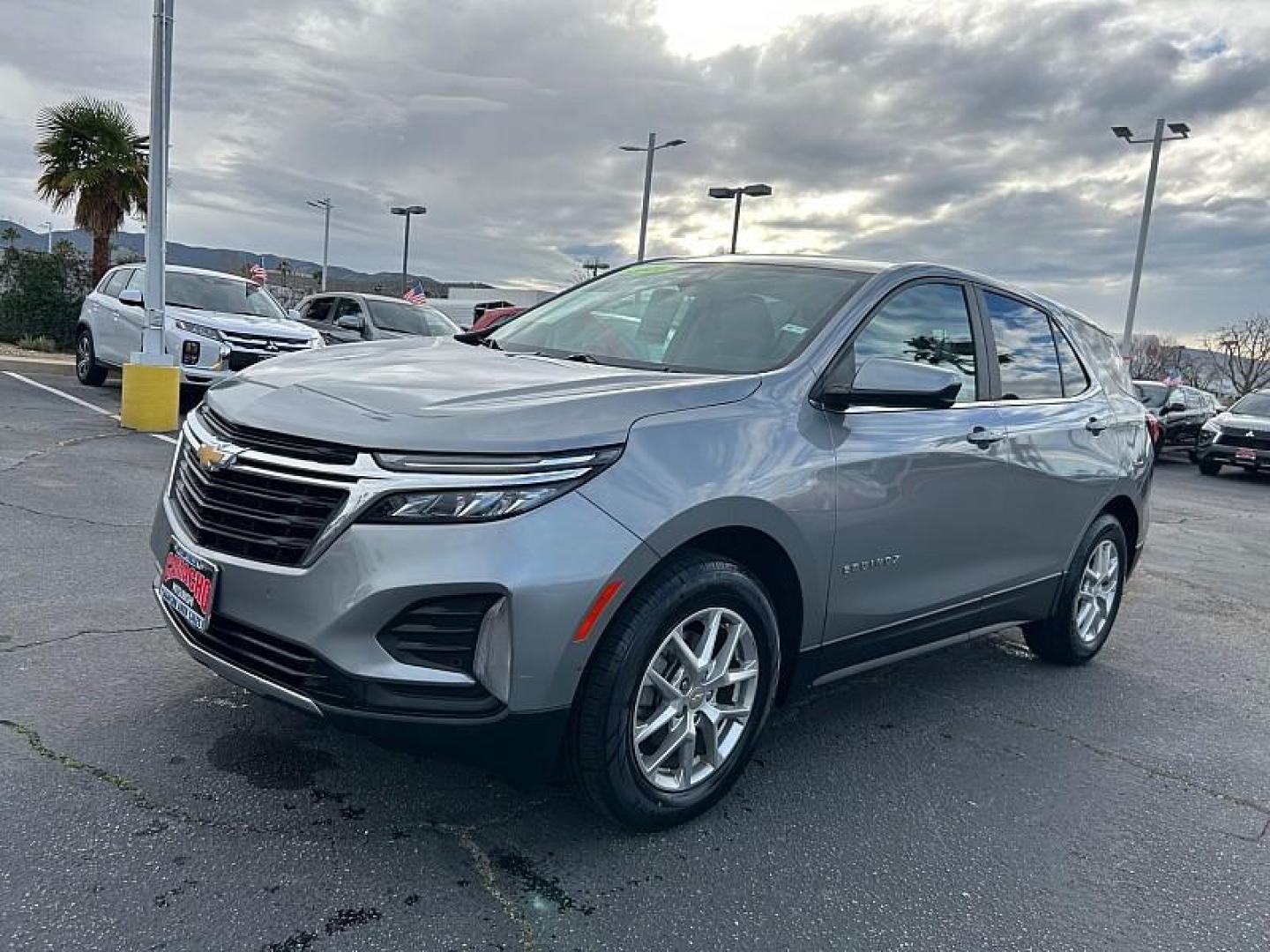 2024 SILVER Chevrolet Equinox (3GNAXUEGXRL) with an 4-Cyl Turbo 1.5 Liter engine, Automatic 6-Spd w/Overdrive transmission, located at 412 Auto Vista Drive, Palmdale, 93551, (661) 945-0620, 34.592636, -118.136681 - Photo#6