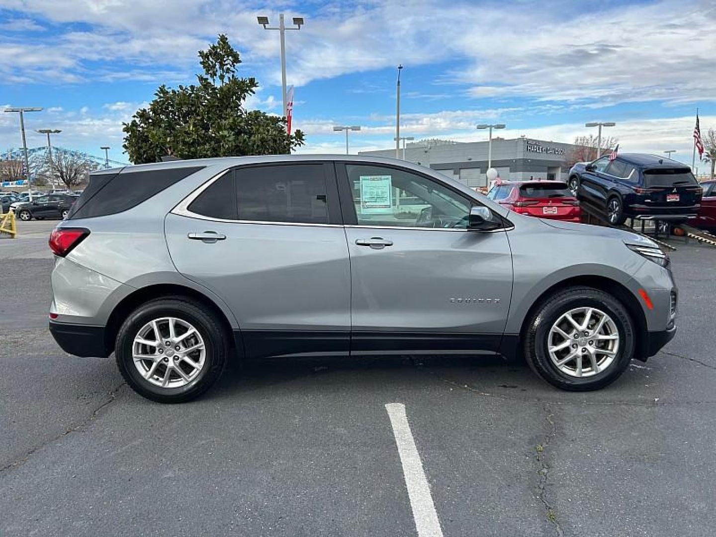 2024 SILVER Chevrolet Equinox (3GNAXUEGXRL) with an 4-Cyl Turbo 1.5 Liter engine, Automatic 6-Spd w/Overdrive transmission, located at 412 Auto Vista Drive, Palmdale, 93551, (661) 945-0620, 34.592636, -118.136681 - Photo#7