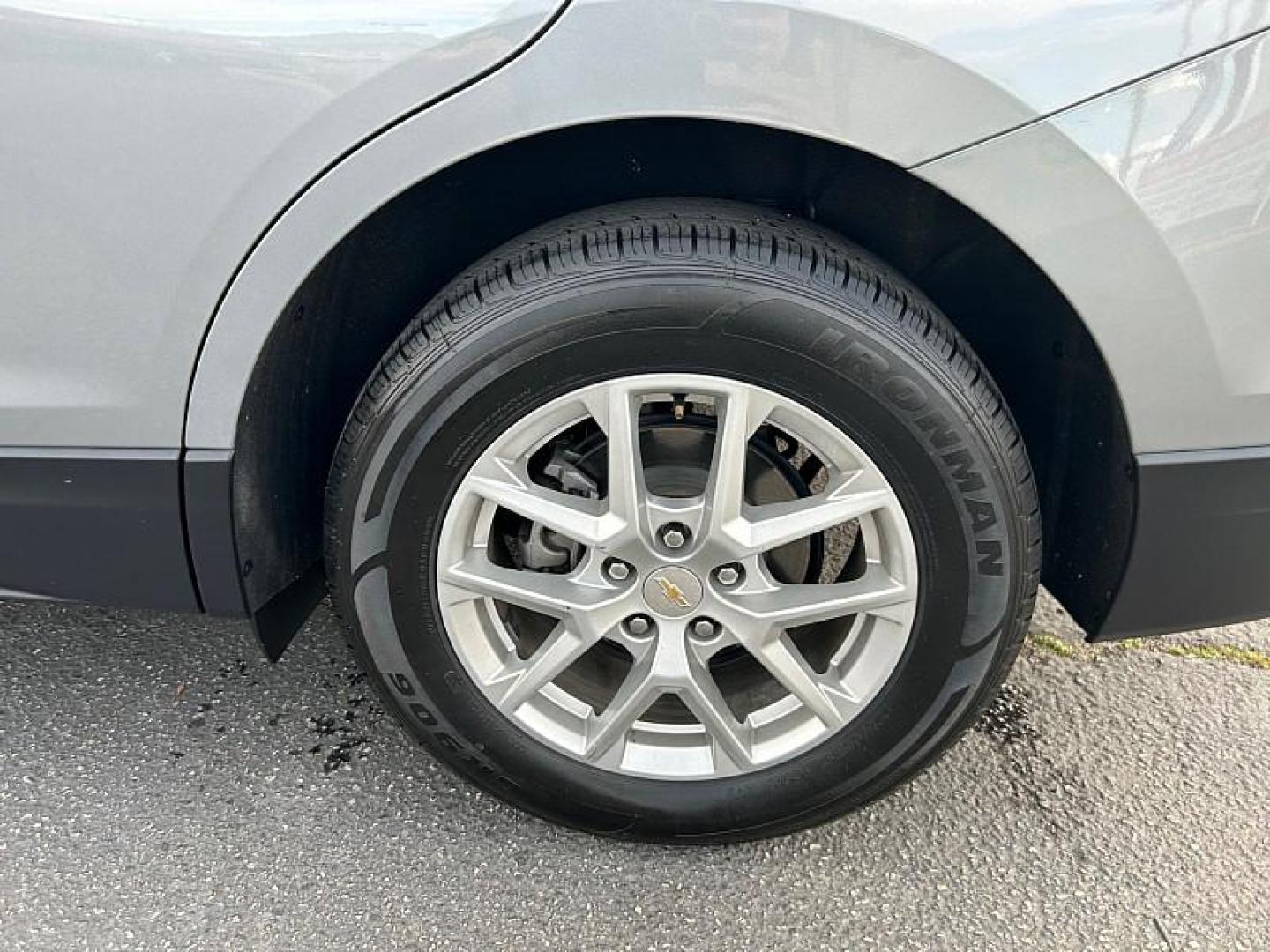 2024 SILVER Chevrolet Equinox (3GNAXUEGXRL) with an 4-Cyl Turbo 1.5 Liter engine, Automatic 6-Spd w/Overdrive transmission, located at 412 Auto Vista Drive, Palmdale, 93551, (661) 945-0620, 34.592636, -118.136681 - Photo#9