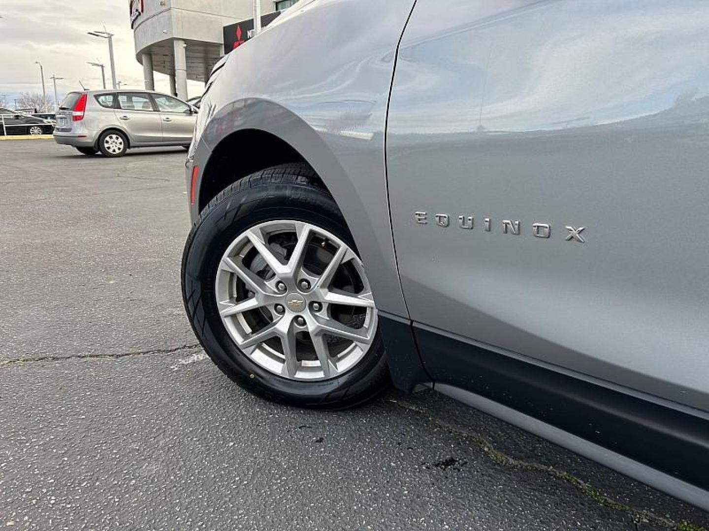 2024 SILVER Chevrolet Equinox (3GNAXUEGXRL) with an 4-Cyl Turbo 1.5 Liter engine, Automatic 6-Spd w/Overdrive transmission, located at 412 Auto Vista Drive, Palmdale, 93551, (661) 945-0620, 34.592636, -118.136681 - Photo#12