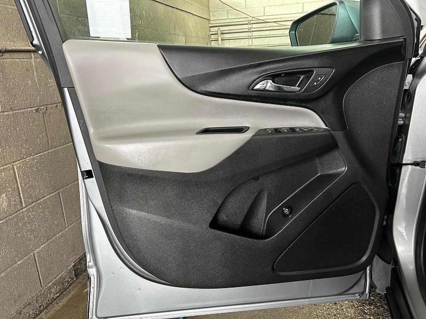 2024 SILVER Chevrolet Equinox (3GNAXUEGXRL) with an 4-Cyl Turbo 1.5 Liter engine, Automatic 6-Spd w/Overdrive transmission, located at 412 Auto Vista Drive, Palmdale, 93551, (661) 945-0620, 34.592636, -118.136681 - Photo#16