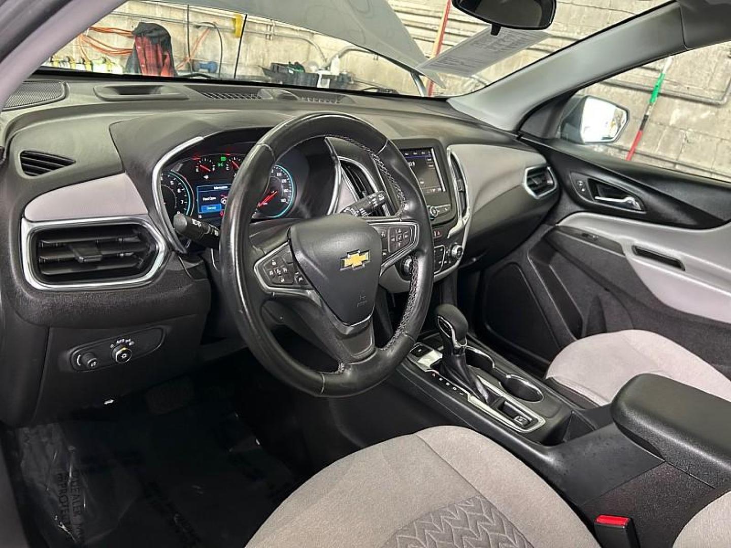 2024 SILVER Chevrolet Equinox (3GNAXUEGXRL) with an 4-Cyl Turbo 1.5 Liter engine, Automatic 6-Spd w/Overdrive transmission, located at 412 Auto Vista Drive, Palmdale, 93551, (661) 945-0620, 34.592636, -118.136681 - Photo#17