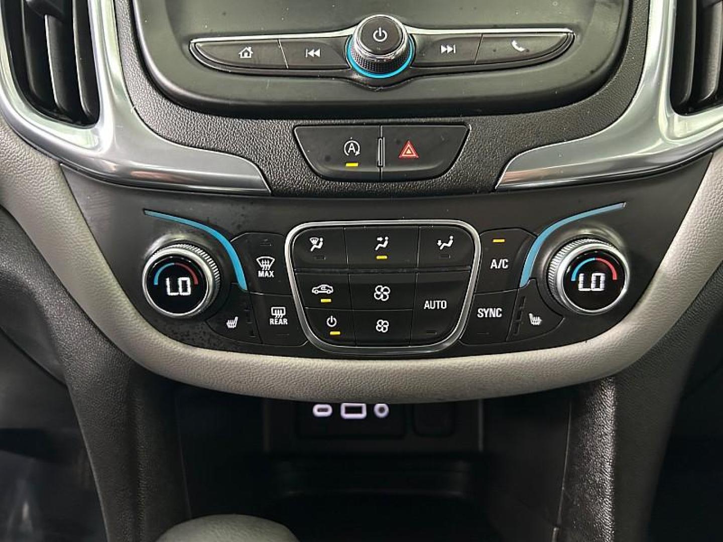 2024 SILVER Chevrolet Equinox (3GNAXUEGXRL) with an 4-Cyl Turbo 1.5 Liter engine, Automatic 6-Spd w/Overdrive transmission, located at 412 Auto Vista Drive, Palmdale, 93551, (661) 945-0620, 34.592636, -118.136681 - Photo#21