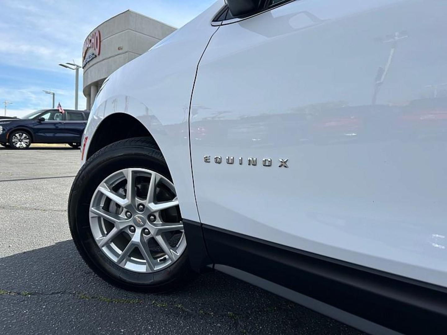 2024 WHITE Chevrolet Equinox (3GNAXUEG9RL) with an 4-Cyl Turbo 1.5 Liter engine, Automatic 6-Spd w/Overdrive transmission, located at 412 Auto Vista Drive, Palmdale, 93551, (661) 945-0620, 34.592636, -118.136681- Photo#6