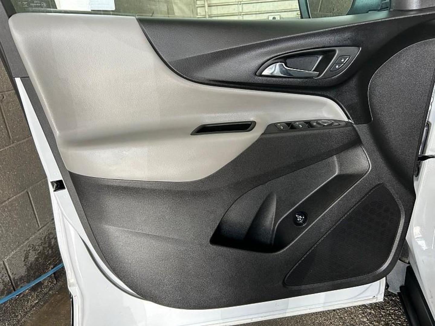 2024 WHITE Chevrolet Equinox (3GNAXUEG9RL) with an 4-Cyl Turbo 1.5 Liter engine, Automatic 6-Spd w/Overdrive transmission, located at 412 Auto Vista Drive, Palmdale, 93551, (661) 945-0620, 34.592636, -118.136681- Photo#16