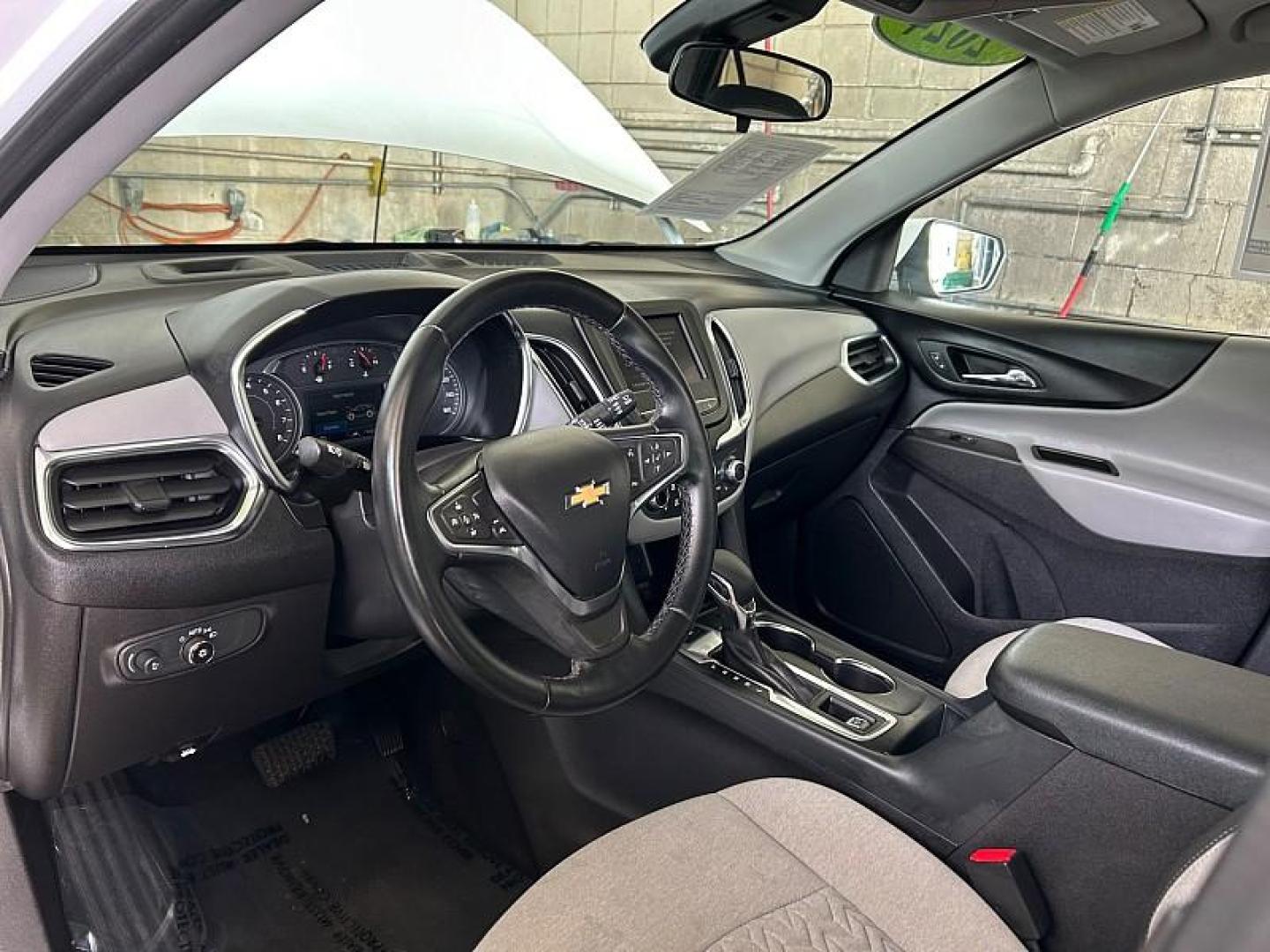 2024 WHITE Chevrolet Equinox (3GNAXUEG9RL) with an 4-Cyl Turbo 1.5 Liter engine, Automatic 6-Spd w/Overdrive transmission, located at 412 Auto Vista Drive, Palmdale, 93551, (661) 945-0620, 34.592636, -118.136681- Photo#17