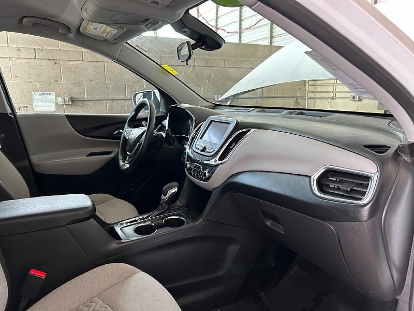 2024 WHITE Chevrolet Equinox (3GNAXUEG9RL) with an 4-Cyl Turbo 1.5 Liter engine, Automatic 6-Spd w/Overdrive transmission, located at 412 Auto Vista Drive, Palmdale, 93551, (661) 945-0620, 34.592636, -118.136681- Photo#21