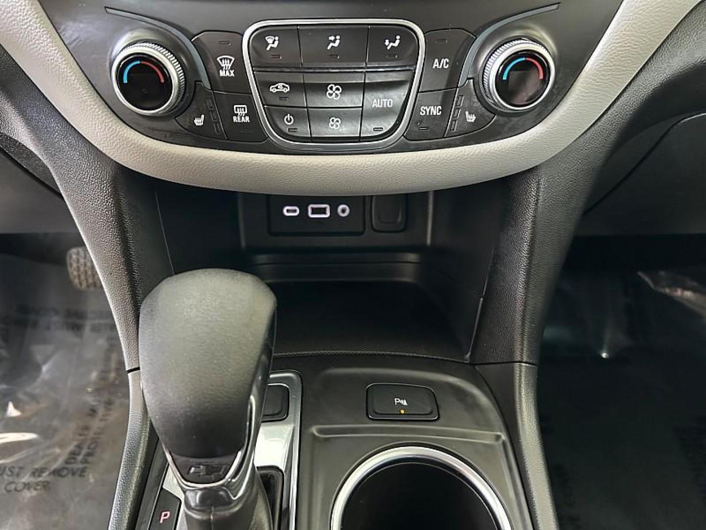2024 WHITE Chevrolet Equinox (3GNAXUEG9RL) with an 4-Cyl Turbo 1.5 Liter engine, Automatic 6-Spd w/Overdrive transmission, located at 412 Auto Vista Drive, Palmdale, 93551, (661) 945-0620, 34.592636, -118.136681- Photo#25