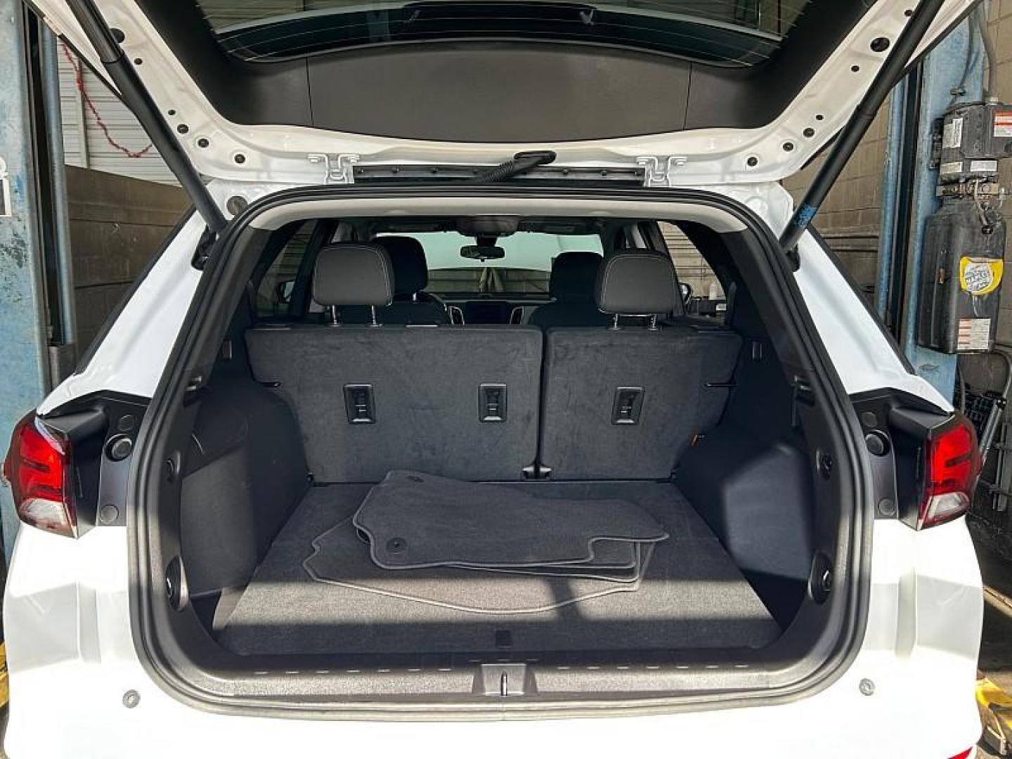 2024 WHITE Chevrolet Equinox (3GNAXUEG9RL) with an 4-Cyl Turbo 1.5 Liter engine, Automatic 6-Spd w/Overdrive transmission, located at 412 Auto Vista Drive, Palmdale, 93551, (661) 945-0620, 34.592636, -118.136681- Photo#27