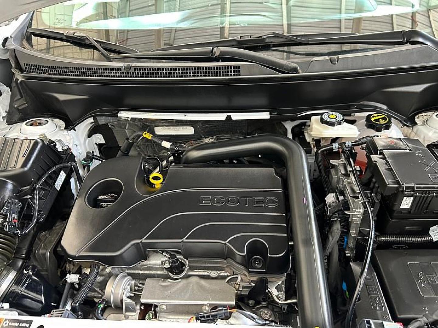 2024 WHITE Chevrolet Equinox (3GNAXUEG9RL) with an 4-Cyl Turbo 1.5 Liter engine, Automatic 6-Spd w/Overdrive transmission, located at 412 Auto Vista Drive, Palmdale, 93551, (661) 945-0620, 34.592636, -118.136681- Photo#28