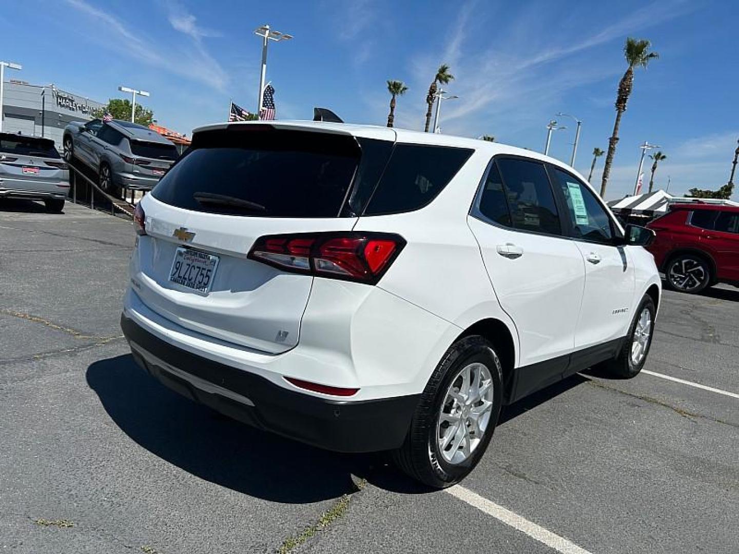 2024 WHITE Chevrolet Equinox (3GNAXKEG0RL) with an 4-Cyl Turbo 1.5 Liter engine, Automatic 6-Spd w/Overdrive transmission, located at 412 Auto Vista Drive, Palmdale, 93551, (661) 945-0620, 34.592636, -118.136681 - Photo#2