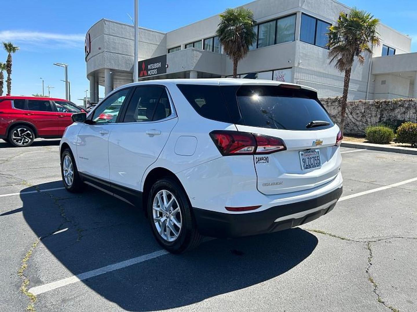 2024 WHITE Chevrolet Equinox (3GNAXKEG0RL) with an 4-Cyl Turbo 1.5 Liter engine, Automatic 6-Spd w/Overdrive transmission, located at 412 Auto Vista Drive, Palmdale, 93551, (661) 945-0620, 34.592636, -118.136681 - Photo#4
