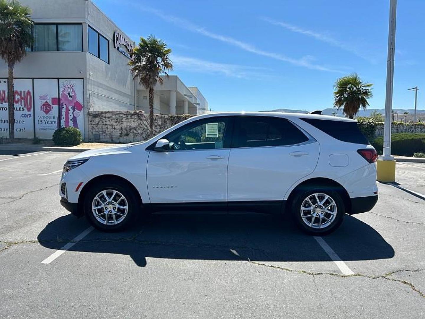 2024 WHITE Chevrolet Equinox (3GNAXKEG0RL) with an 4-Cyl Turbo 1.5 Liter engine, Automatic 6-Spd w/Overdrive transmission, located at 412 Auto Vista Drive, Palmdale, 93551, (661) 945-0620, 34.592636, -118.136681 - Photo#5