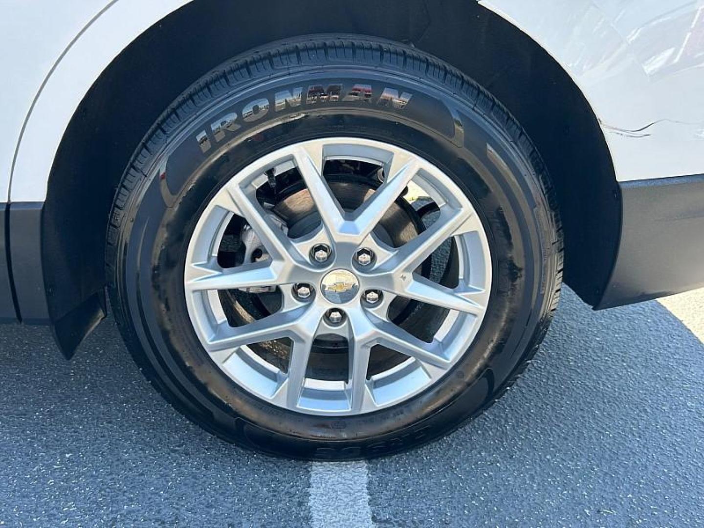 2024 WHITE Chevrolet Equinox (3GNAXKEG0RL) with an 4-Cyl Turbo 1.5 Liter engine, Automatic 6-Spd w/Overdrive transmission, located at 412 Auto Vista Drive, Palmdale, 93551, (661) 945-0620, 34.592636, -118.136681 - Photo#14