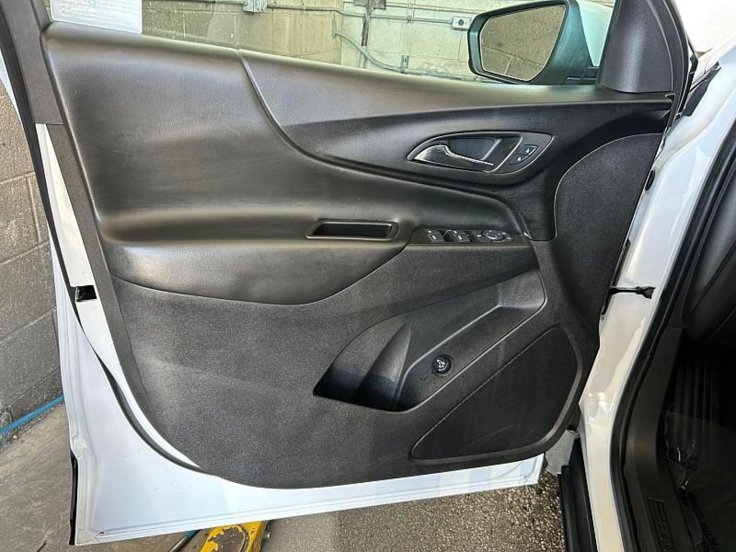 2024 WHITE Chevrolet Equinox (3GNAXKEG0RL) with an 4-Cyl Turbo 1.5 Liter engine, Automatic 6-Spd w/Overdrive transmission, located at 412 Auto Vista Drive, Palmdale, 93551, (661) 945-0620, 34.592636, -118.136681 - Photo#16